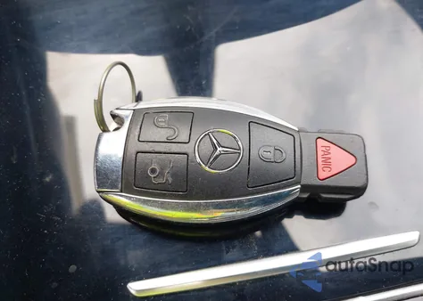 2017 Mercedes-Benz C 300 4Matic/Luxury 4Matic/Sport 4Matic z USA, uszkodzony, nr VIN 55SWF4KB2HU223960